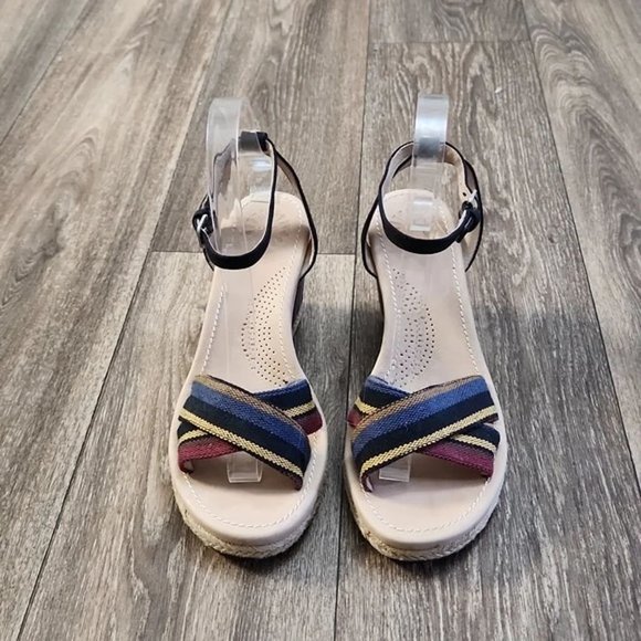 UGG Australia Striped Nyssa Wedge Espadrille Sandals Size 7 - Picture 1 of 8